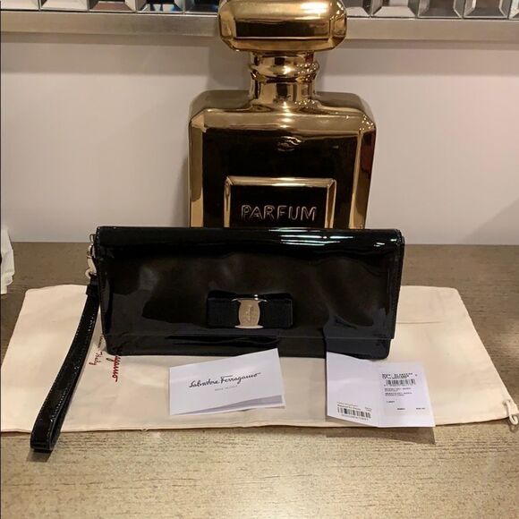 Salvador Ferragamo clutch 👝Authentic 100%